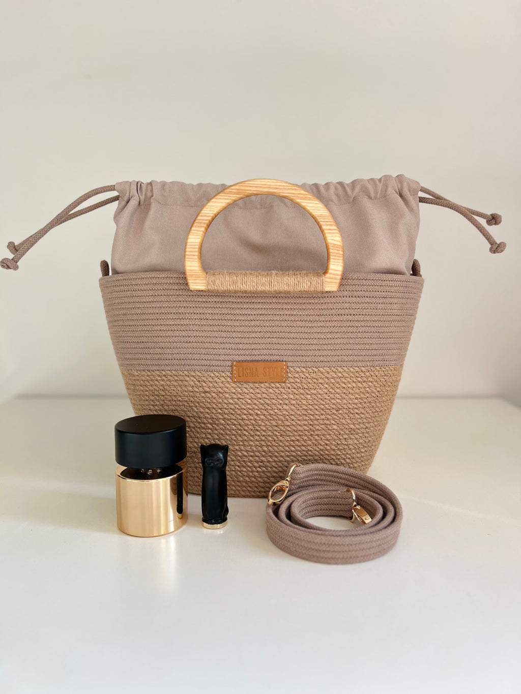 Torba Bawełniana-Jutowa — naturalna torba boho z drewnianym uchwytem, pudrowa podszewka i pasek w zestawie, LISNA STYLE